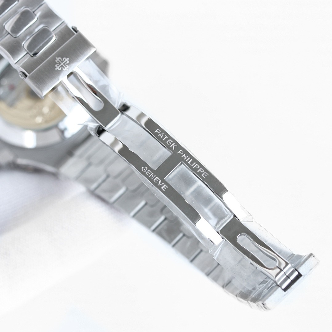 (Patek Philippe) Nautilus Annual Calendar Watch