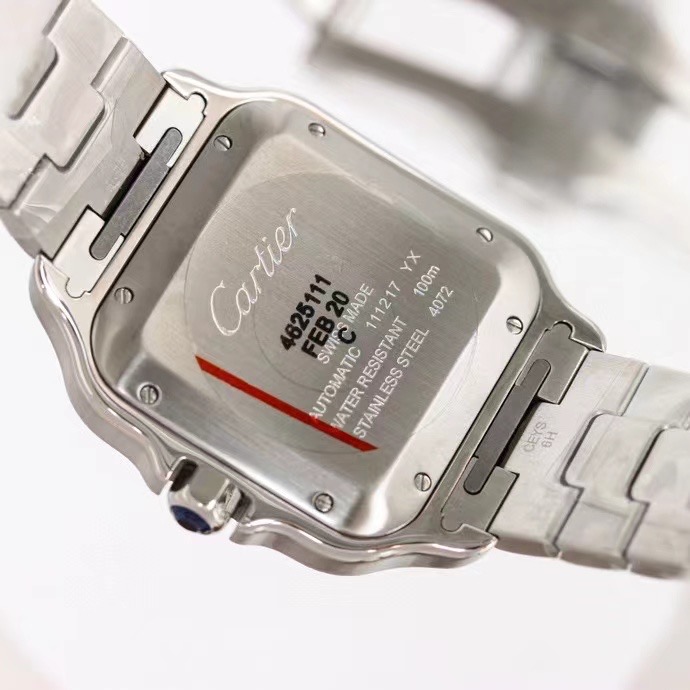 (Cartier) The large-sized models in the Santos de Cartier collection