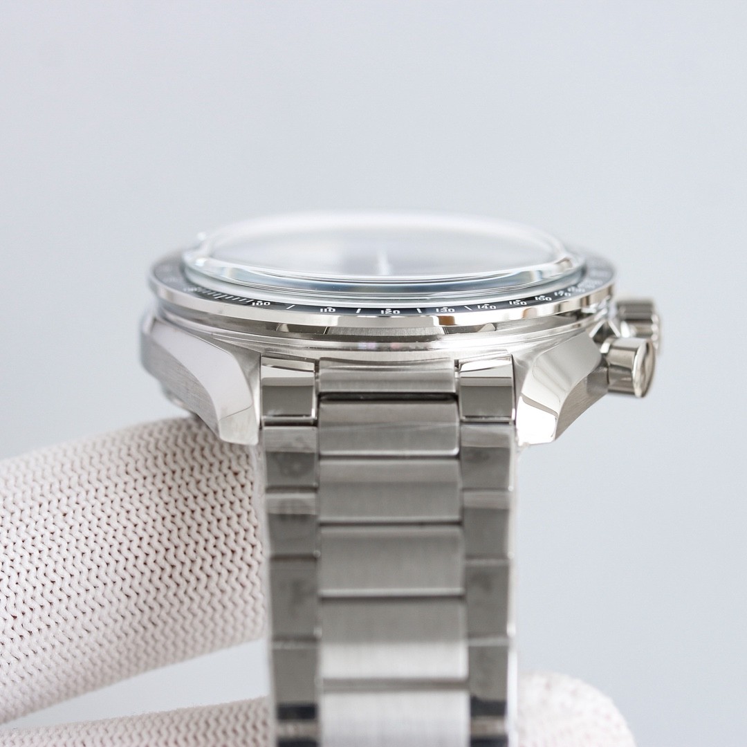 (OMEGA) A special timepiece from the Speedmaster collection