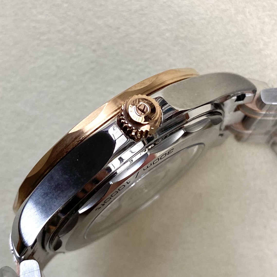 (Omega) A classic model from the Seamaster Diver 300M collection.