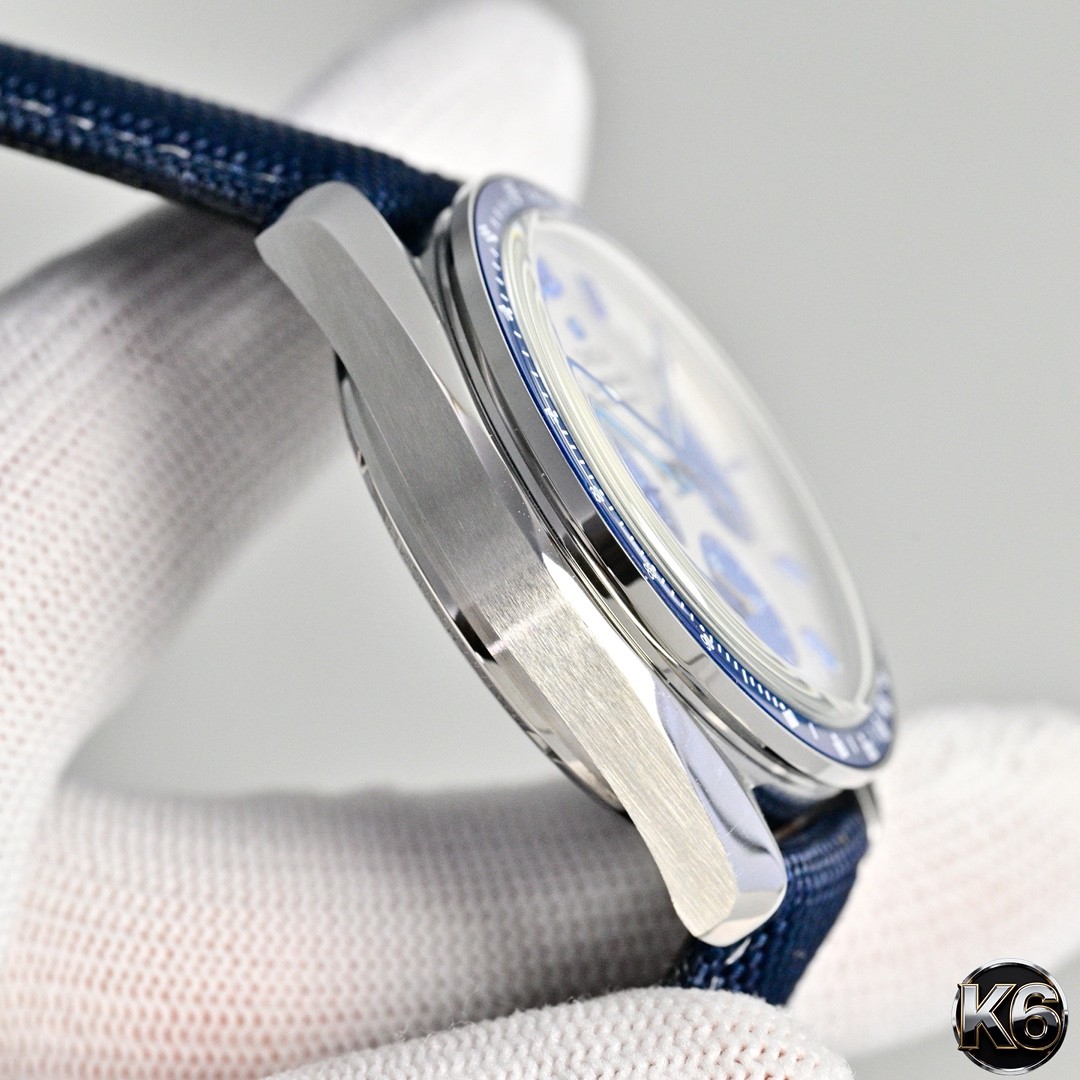 (OMEGA) Speedmaster “Snoopy Silver Award” 50th Anniversary Watch