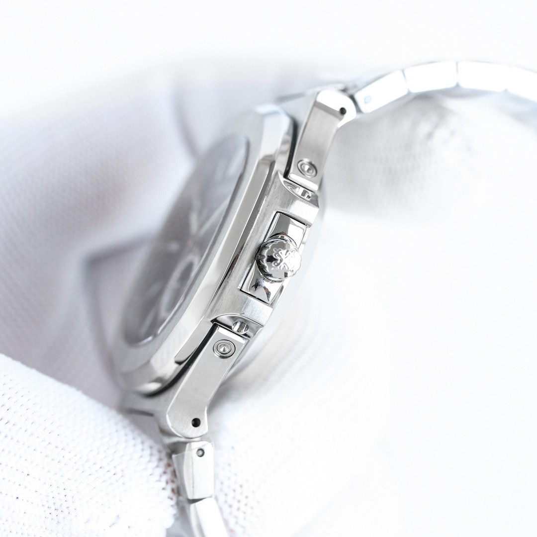 (Patek Philippe) Nautilus Annual Calendar Watch