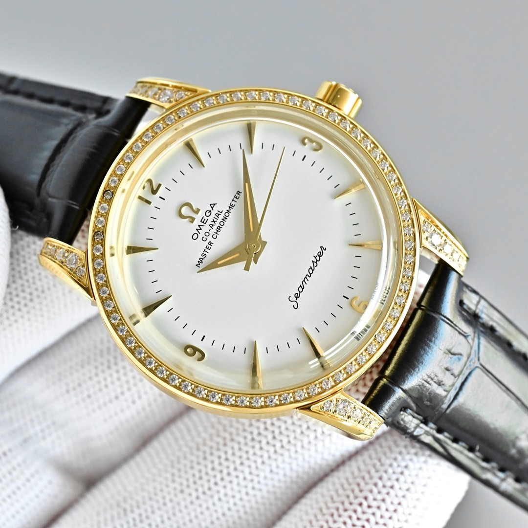 (OMEGA) A modern tribute or custom model from the Seamaster collection