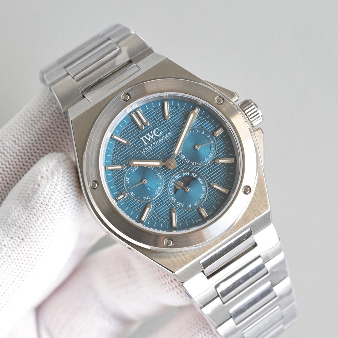 The IWC Ingenieur Perpetual Calendar 41, unveiled at the “Watches & Wonders” exhibition in Geneva in 2025