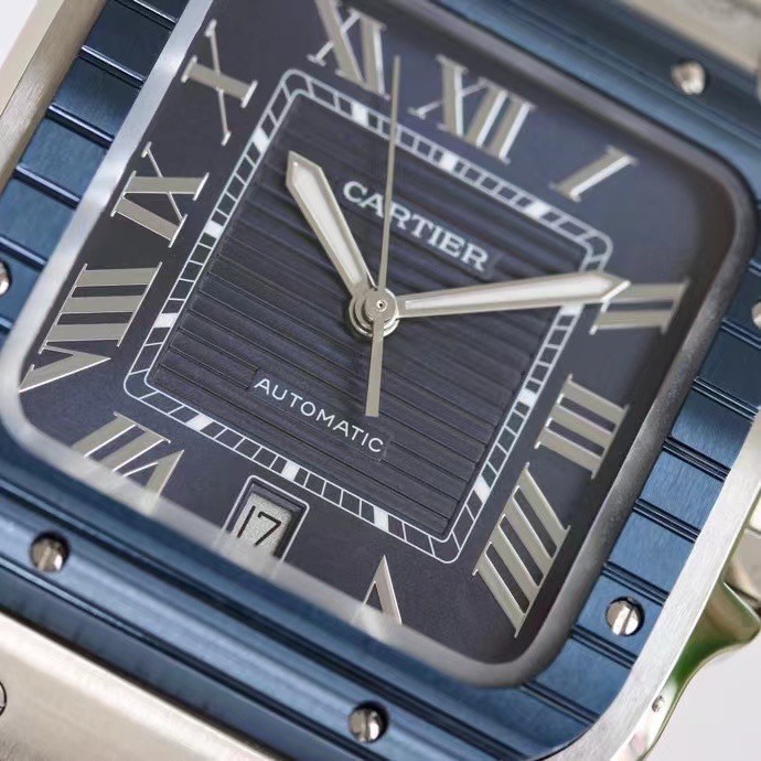 (Cartier) The large-sized models in the Santos de Cartier collection