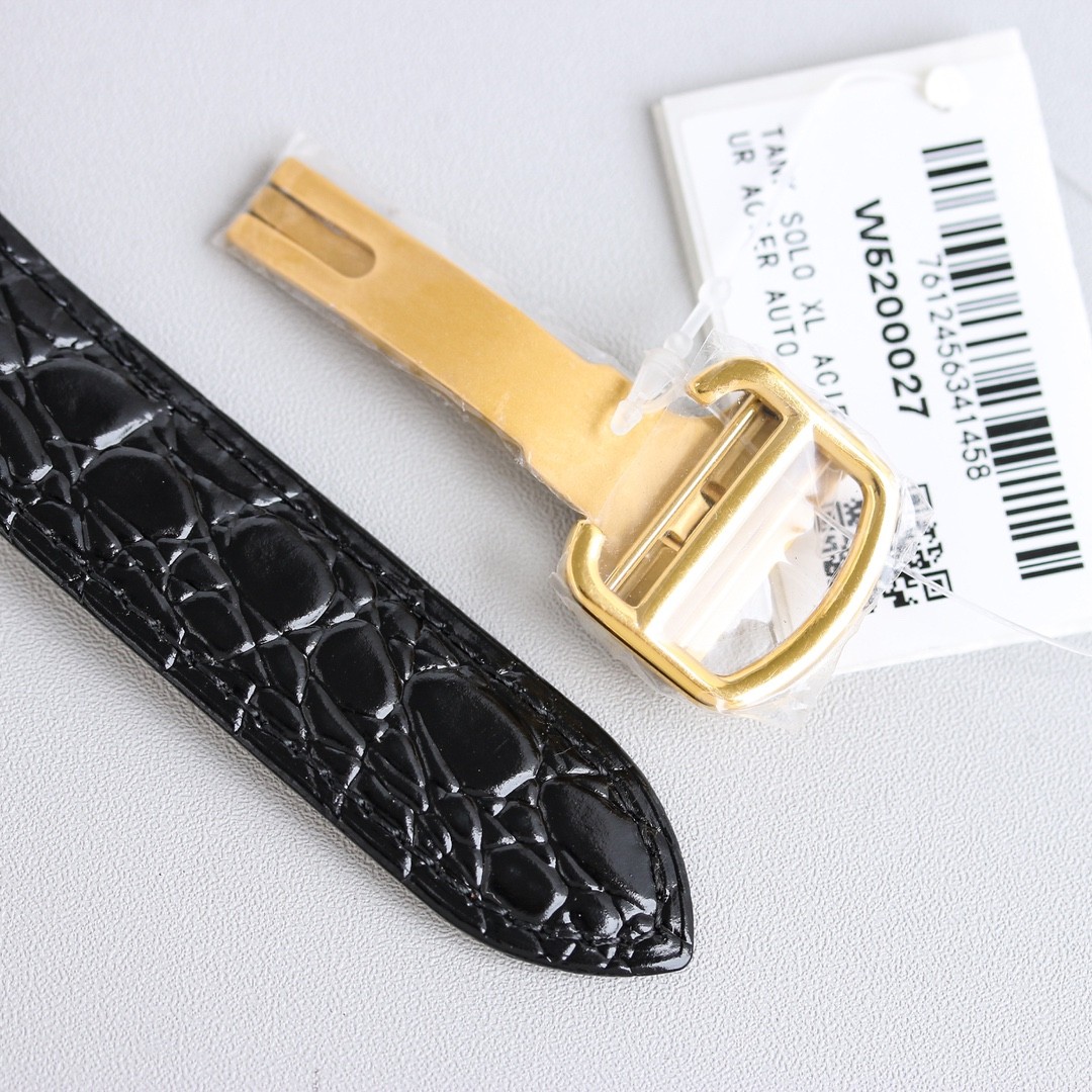 (Cartier) Men's automatic mechanical watch from the Tank collection.