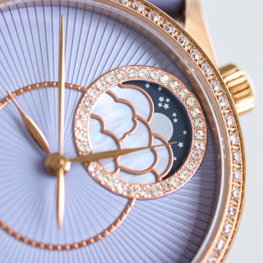 (Vacheron Constantin)’s Égérie “The Pleats of Time” concept watch.