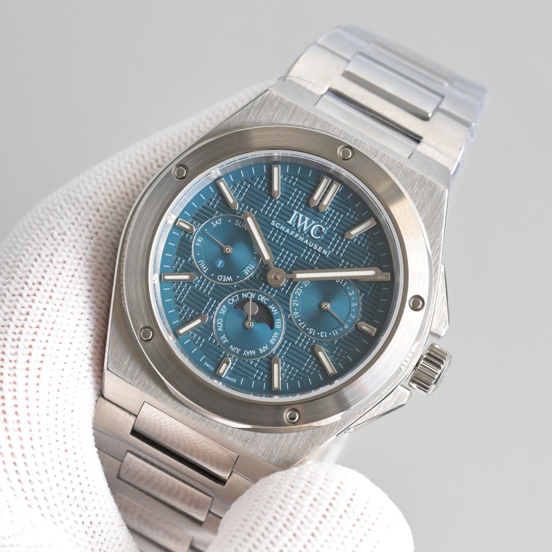 The IWC Ingenieur Perpetual Calendar 41, unveiled at the “Watches & Wonders” exhibition in Geneva in 2025