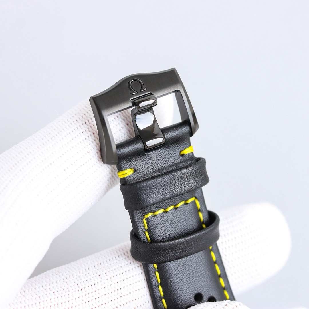 (OMEGA)（Speedmaster) Dark Side of the Moon